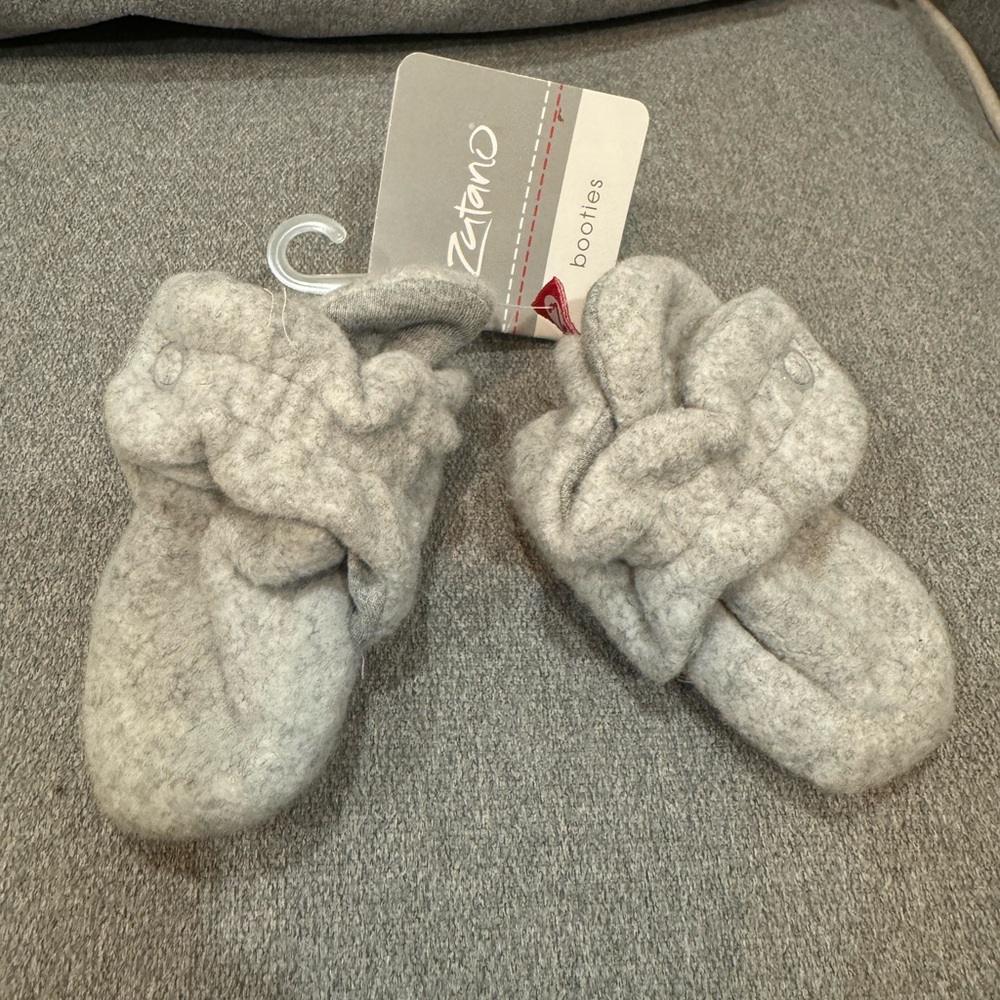 NWT Zutano fleece booties